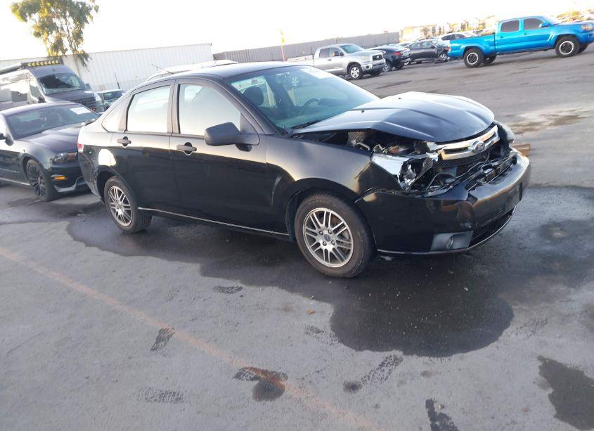 2011 Ford Focus SE (VIN 1FAHP3FN1BW149915) main photo