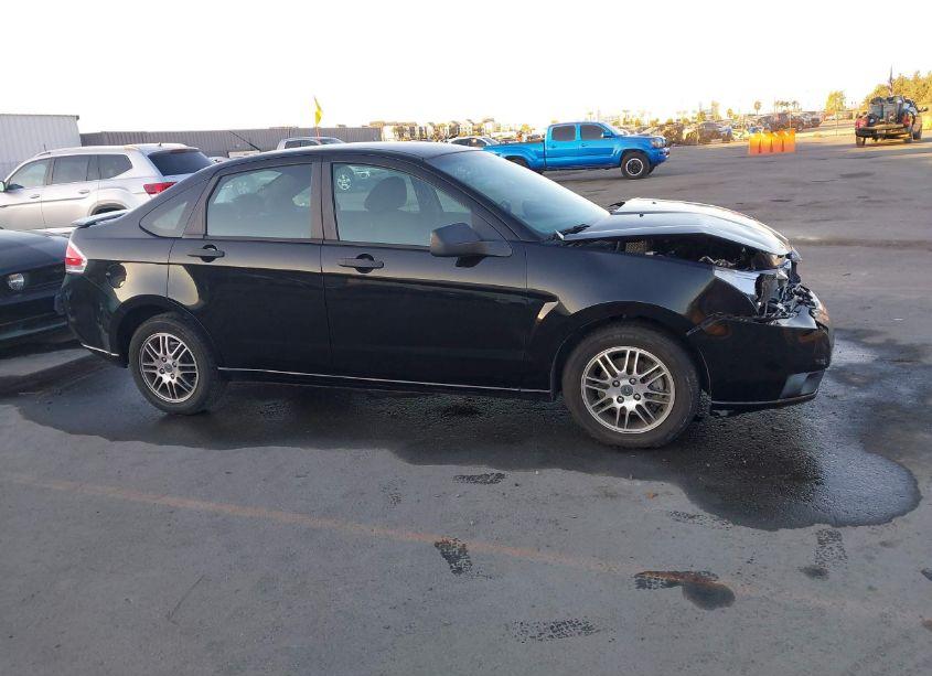 Photo 13 of 2011 Ford Focus SE (VIN 1FAHP3FN1BW149915)