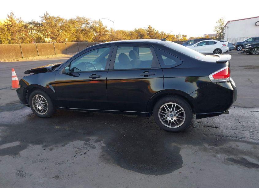 Photo 14 of 2011 Ford Focus SE (VIN 1FAHP3FN1BW149915)