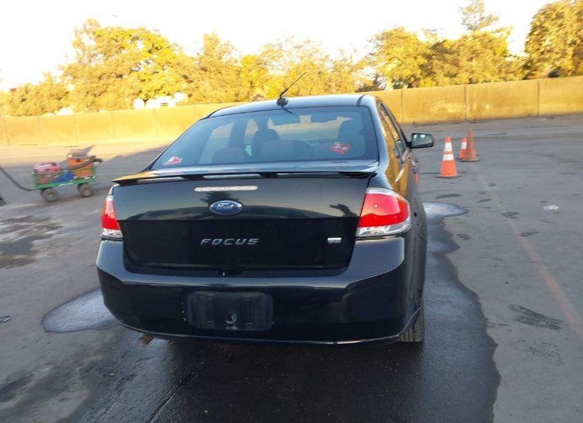 Photo 16 of 2011 Ford Focus SE (VIN 1FAHP3FN1BW149915)