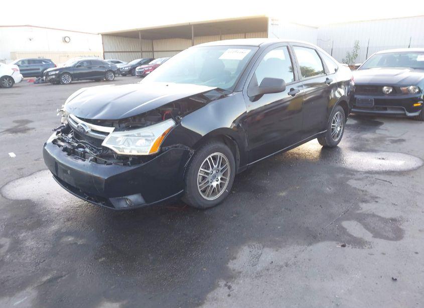 Photo 2 of 2011 Ford Focus SE (VIN 1FAHP3FN1BW149915)