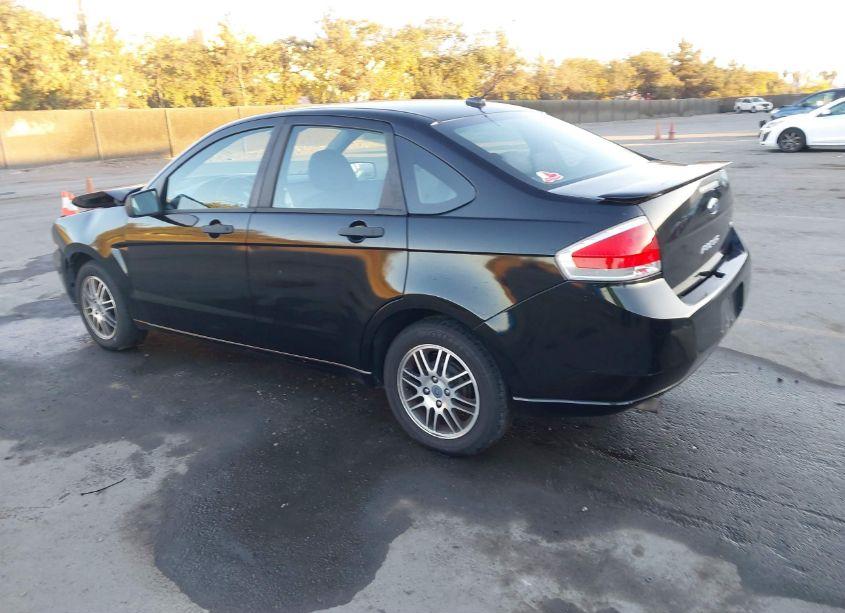 Photo 3 of 2011 Ford Focus SE (VIN 1FAHP3FN1BW149915)