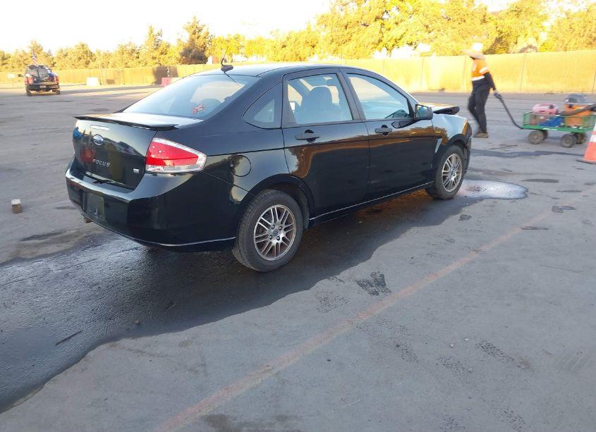 Photo 4 of 2011 Ford Focus SE (VIN 1FAHP3FN1BW149915)