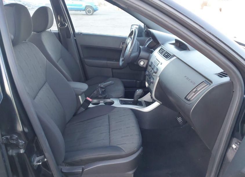 Photo 5 of 2011 Ford Focus SE (VIN 1FAHP3FN1BW149915)