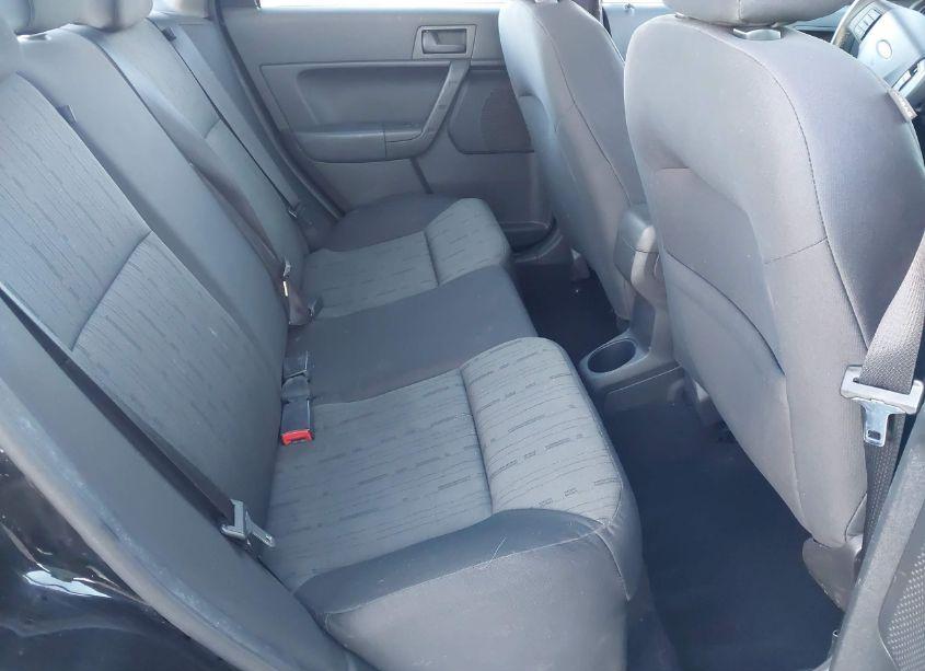 Photo 8 of 2011 Ford Focus SE (VIN 1FAHP3FN1BW149915)