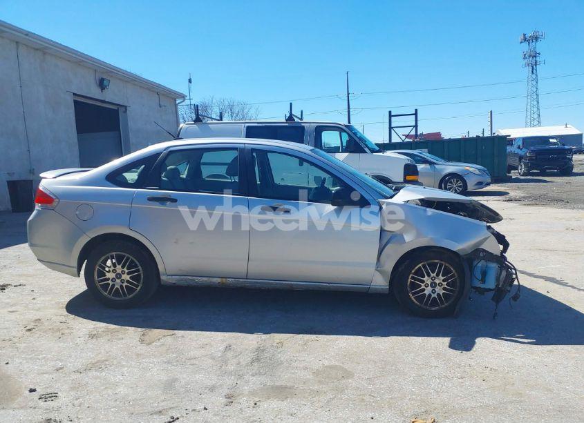 Photo 14 of 2011 Ford Focus SE (VIN 1FAHP3FN1BW156833)