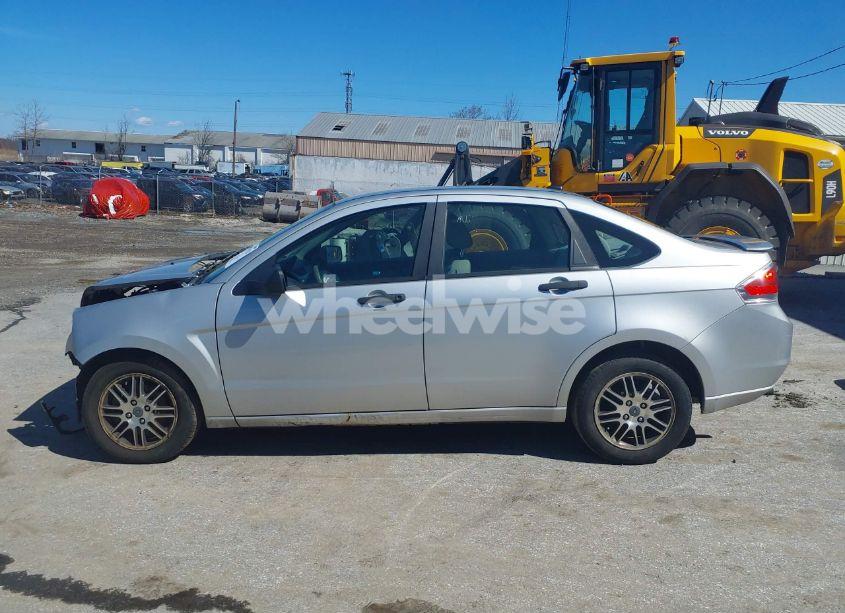 Photo 15 of 2011 Ford Focus SE (VIN 1FAHP3FN1BW156833)