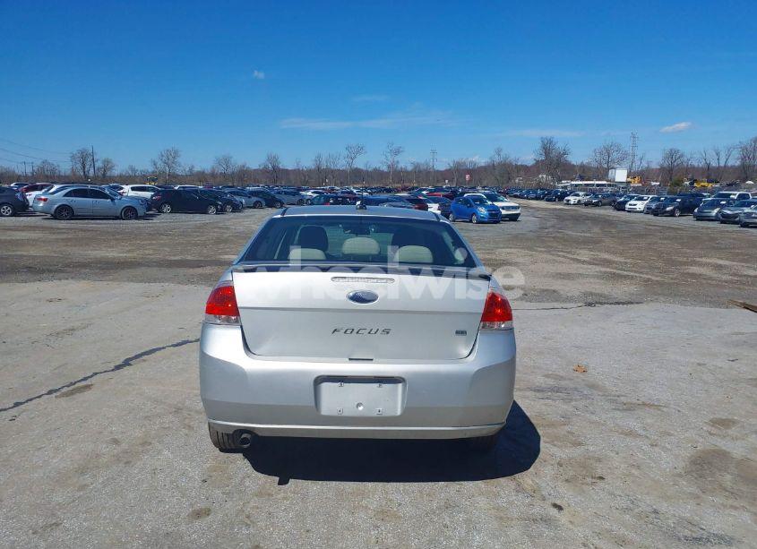 Photo 17 of 2011 Ford Focus SE (VIN 1FAHP3FN1BW156833)