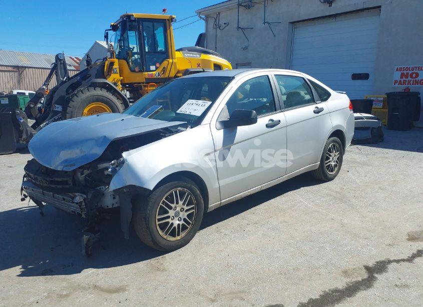 Photo 2 of 2011 Ford Focus SE (VIN 1FAHP3FN1BW156833)