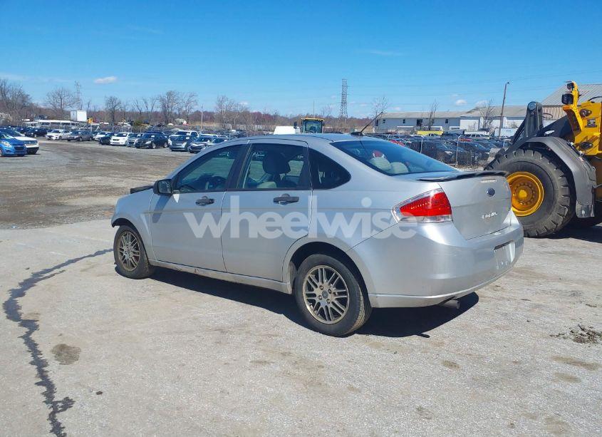 Photo 3 of 2011 Ford Focus SE (VIN 1FAHP3FN1BW156833)