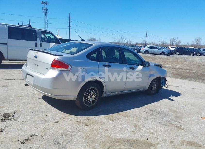 Photo 4 of 2011 Ford Focus SE (VIN 1FAHP3FN1BW156833)