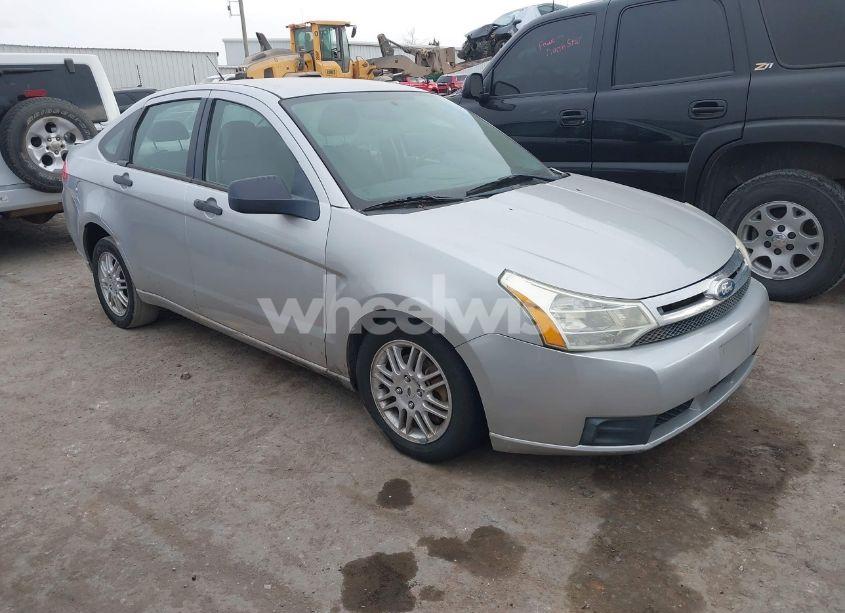 2011 Ford Focus SE (VIN 1FAHP3FN1BW165094) main photo