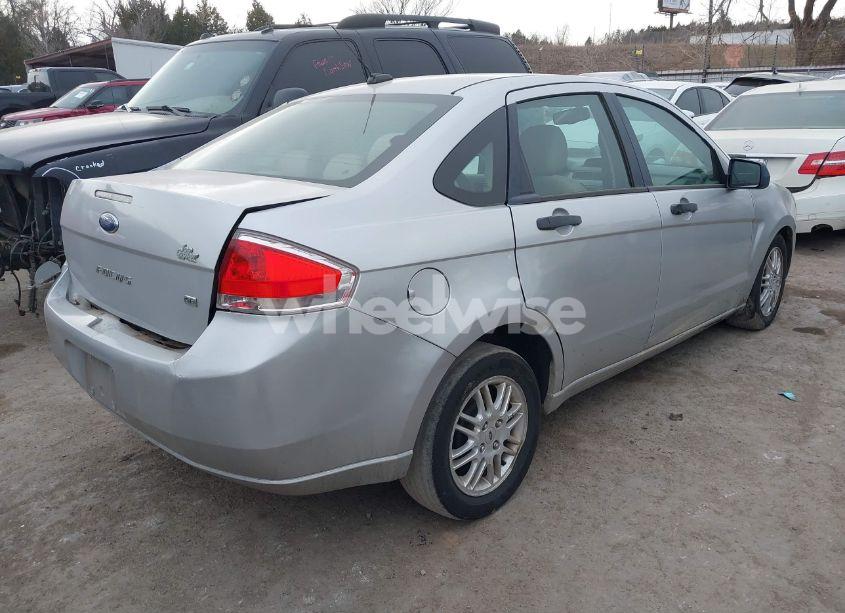 Photo 4 of 2011 Ford Focus SE (VIN 1FAHP3FN1BW165094)