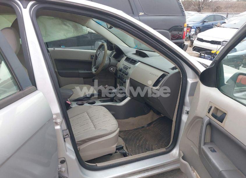 Photo 5 of 2011 Ford Focus SE (VIN 1FAHP3FN1BW165094)