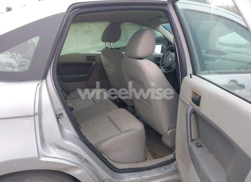 Photo 8 of 2011 Ford Focus SE (VIN 1FAHP3FN1BW165094)