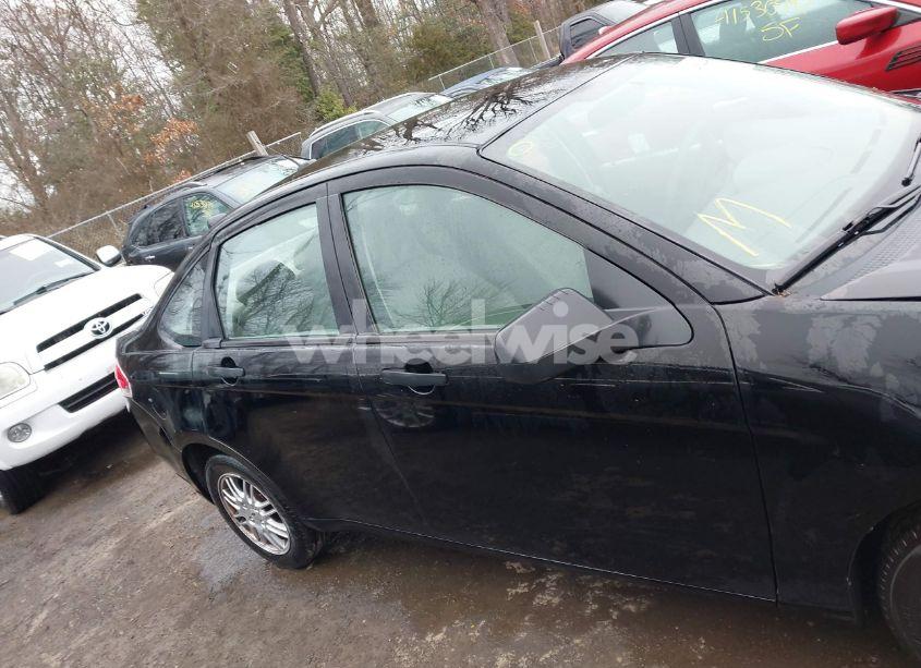 Photo 13 of 2011 Ford Focus SE (VIN 1FAHP3FN1BW187497)