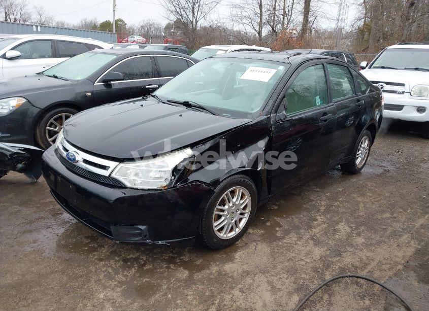 Photo 2 of 2011 Ford Focus SE (VIN 1FAHP3FN1BW187497)