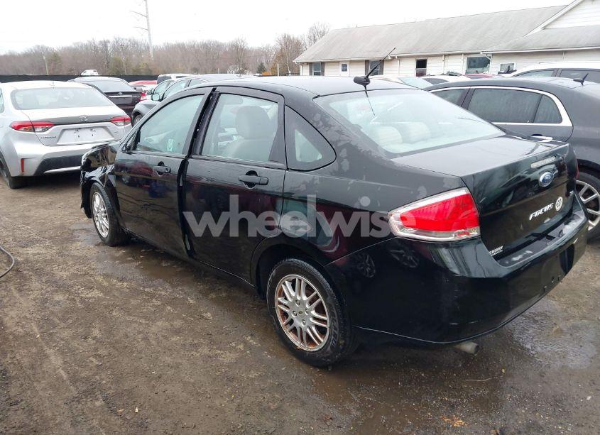 Photo 3 of 2011 Ford Focus SE (VIN 1FAHP3FN1BW187497)