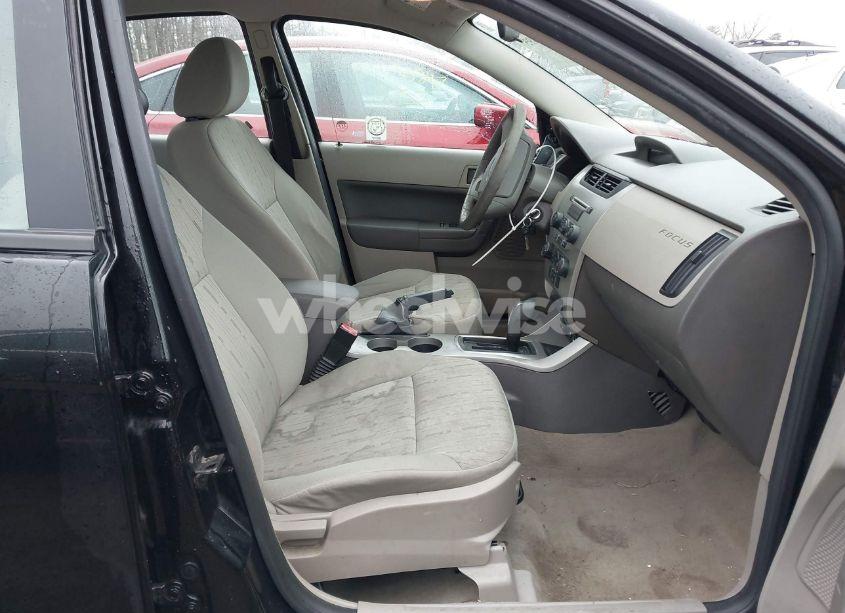 Photo 5 of 2011 Ford Focus SE (VIN 1FAHP3FN1BW187497)