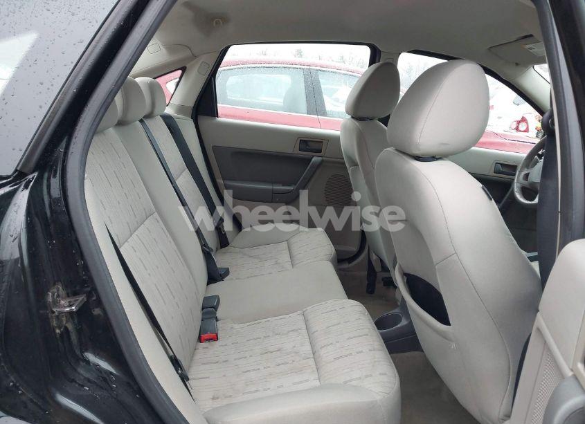 Photo 8 of 2011 Ford Focus SE (VIN 1FAHP3FN1BW187497)