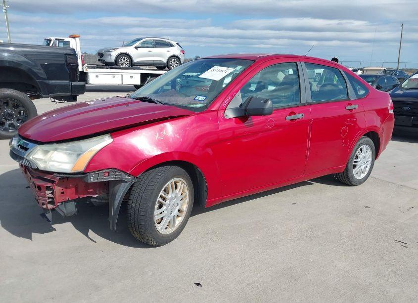 Photo 2 of 2011 Ford Focus SE (VIN 1FAHP3FN1BW202290)