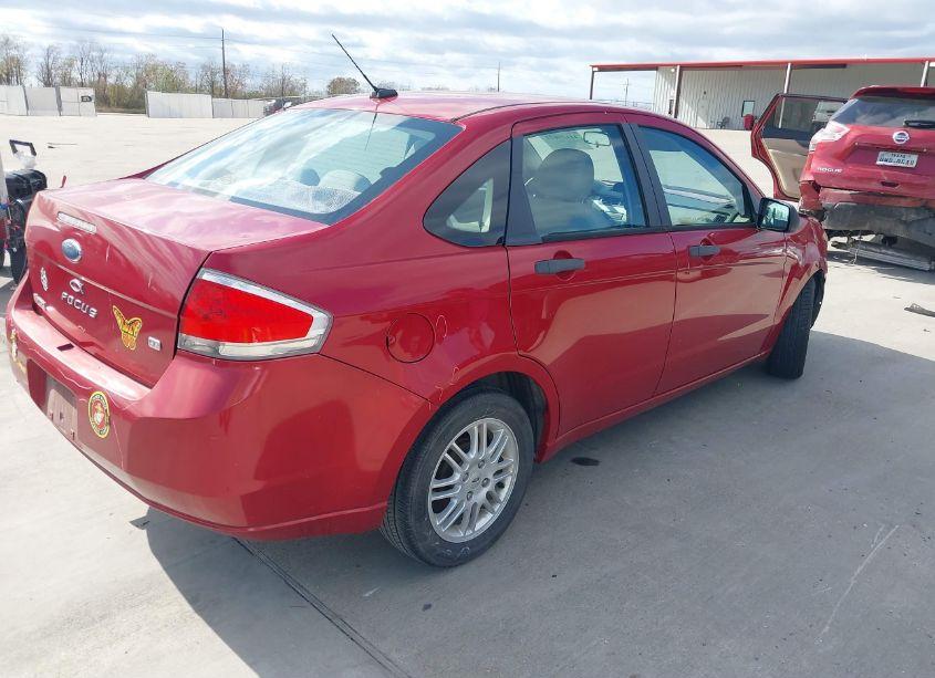 Photo 4 of 2011 Ford Focus SE (VIN 1FAHP3FN1BW202290)