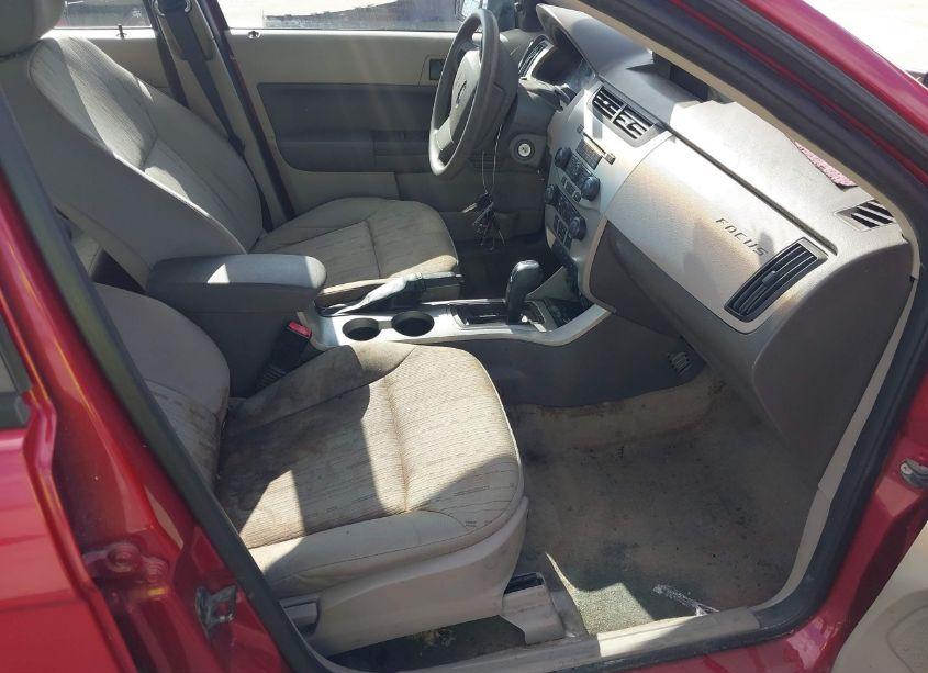 Photo 5 of 2011 Ford Focus SE (VIN 1FAHP3FN1BW202290)