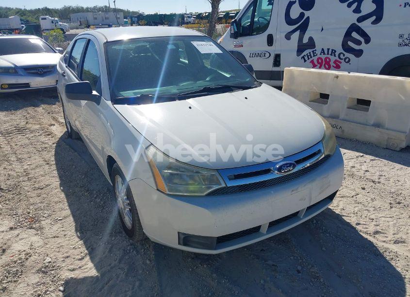 2010 Ford Focus SE (VIN 1FAHP3FN2AW118221) main photo