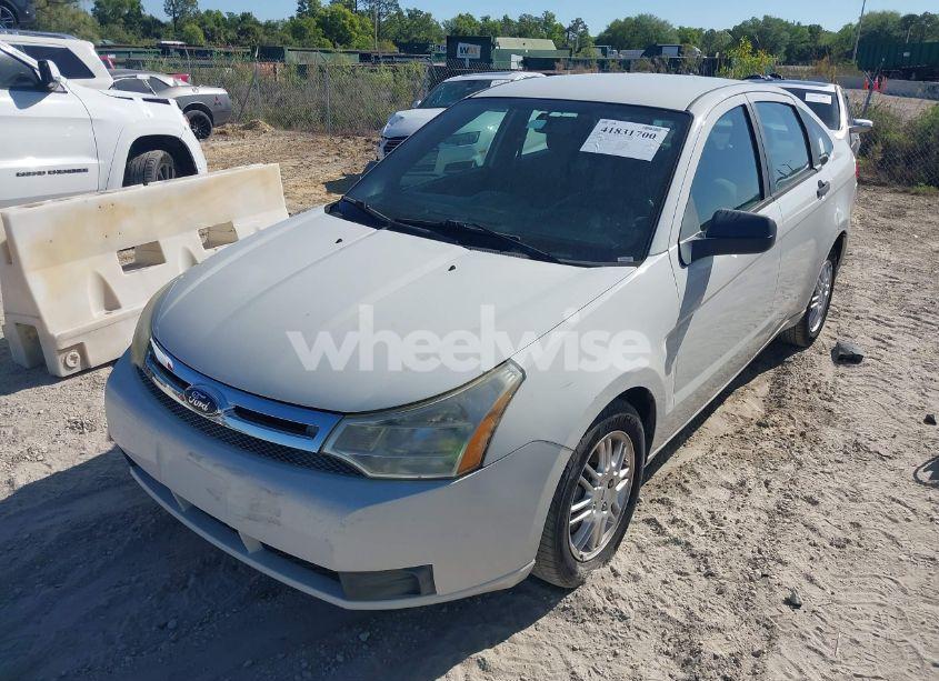 Photo 2 of 2010 Ford Focus SE (VIN 1FAHP3FN2AW118221)
