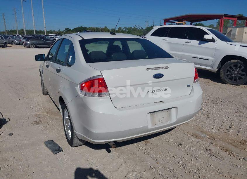 Photo 3 of 2010 Ford Focus SE (VIN 1FAHP3FN2AW118221)