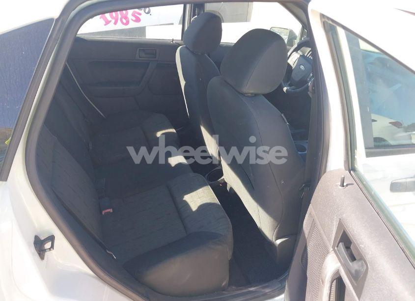 Photo 8 of 2010 Ford Focus SE (VIN 1FAHP3FN2AW118221)