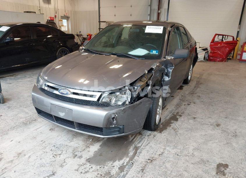 Photo 2 of 2010 Ford Focus SE (VIN 1FAHP3FN2AW120745)