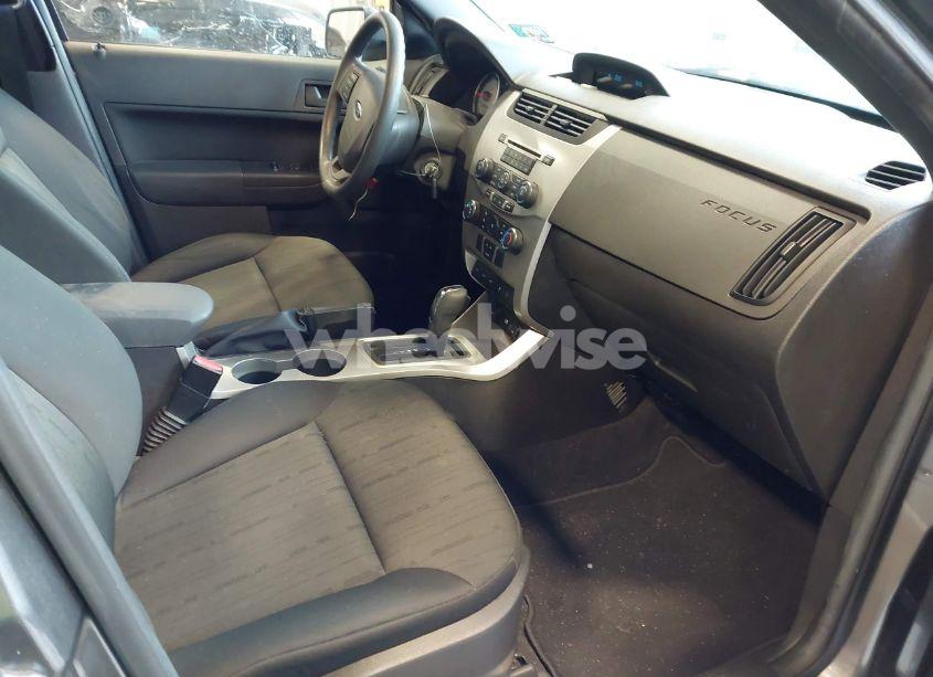 Photo 5 of 2010 Ford Focus SE (VIN 1FAHP3FN2AW120745)