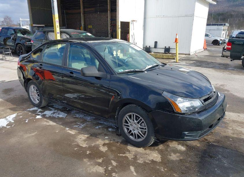 2010 Ford Focus SE (VIN 1FAHP3FN2AW144107) main photo