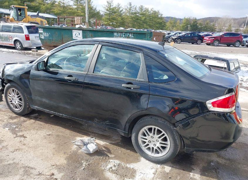 Photo 3 of 2010 Ford Focus SE (VIN 1FAHP3FN2AW144107)