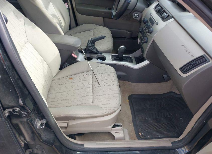 Photo 5 of 2010 Ford Focus SE (VIN 1FAHP3FN2AW144107)