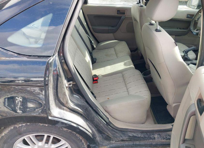 Photo 8 of 2010 Ford Focus SE (VIN 1FAHP3FN2AW144107)