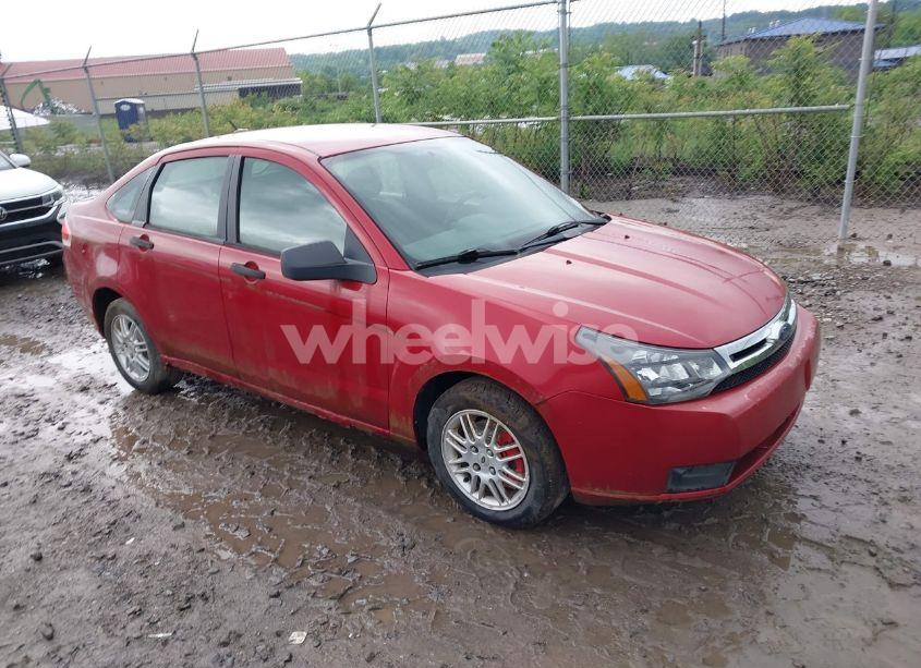 2010 Ford Focus SE (VIN 1FAHP3FN2AW147573) main photo