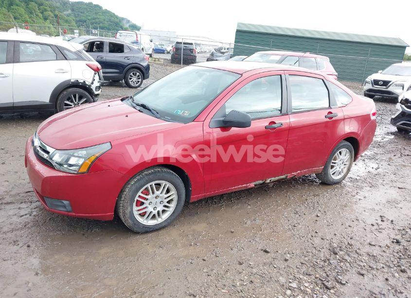 Photo 2 of 2010 Ford Focus SE (VIN 1FAHP3FN2AW147573)