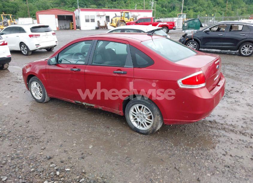 Photo 3 of 2010 Ford Focus SE (VIN 1FAHP3FN2AW147573)