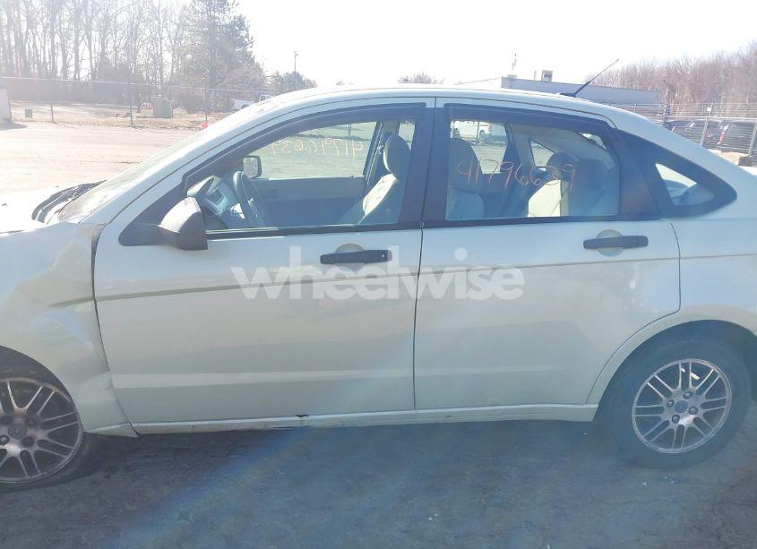 Photo 14 of 2010 Ford Focus SE (VIN 1FAHP3FN2AW178368)