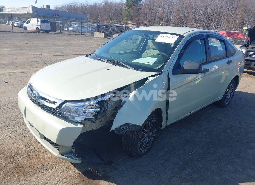 Photo 2 of 2010 Ford Focus SE (VIN 1FAHP3FN2AW178368)