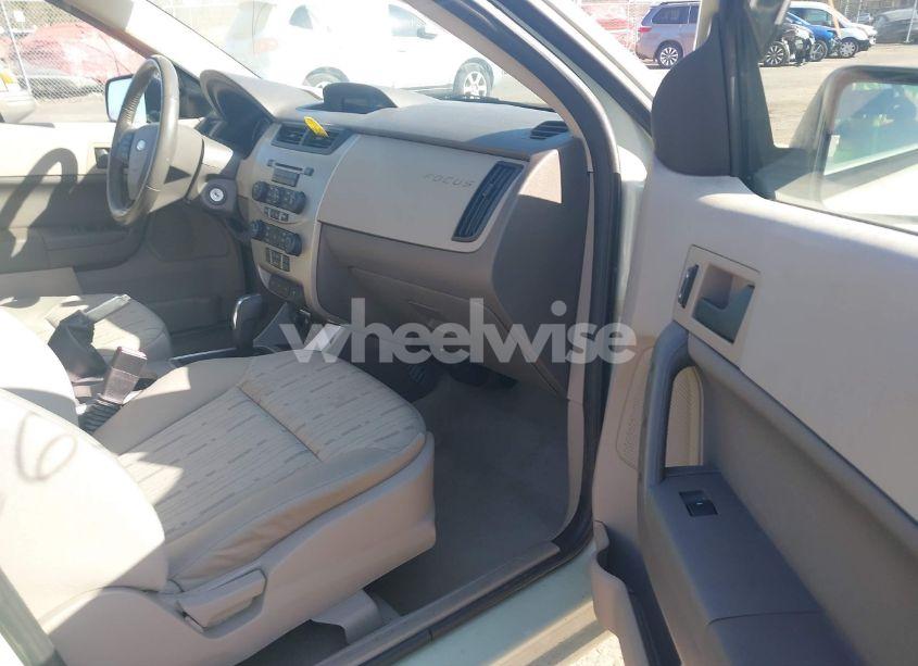 Photo 5 of 2010 Ford Focus SE (VIN 1FAHP3FN2AW178368)