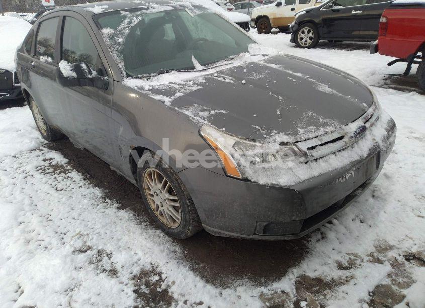 2010 Ford Focus SE (VIN 1FAHP3FN2AW184638) main photo