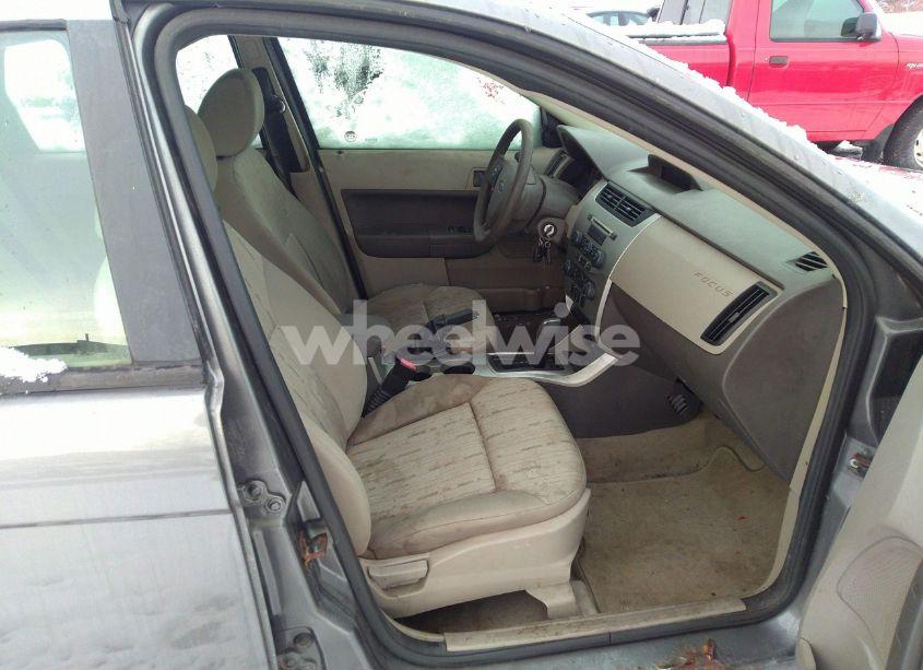 Photo 5 of 2010 Ford Focus SE (VIN 1FAHP3FN2AW184638)