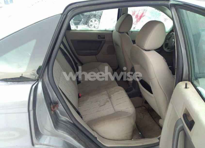 Photo 8 of 2010 Ford Focus SE (VIN 1FAHP3FN2AW184638)