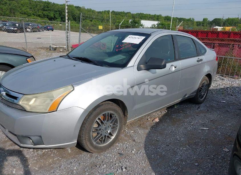 Photo 2 of 2010 Ford Focus SE (VIN 1FAHP3FN2AW207710)