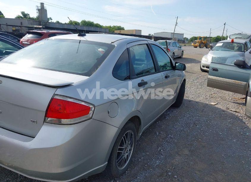 Photo 4 of 2010 Ford Focus SE (VIN 1FAHP3FN2AW207710)