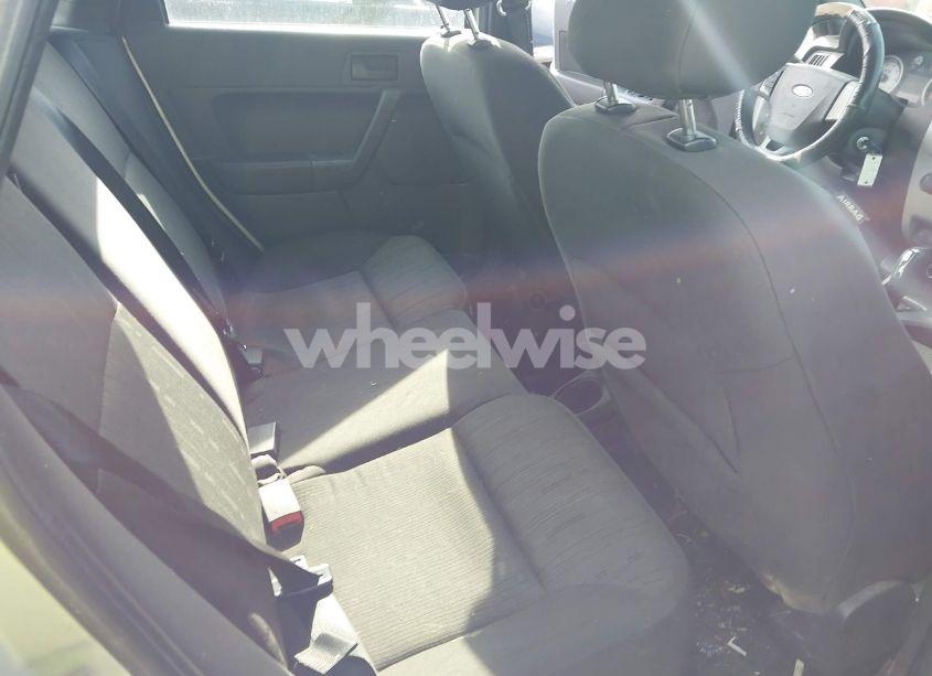 Photo 8 of 2010 Ford Focus SE (VIN 1FAHP3FN2AW207710)