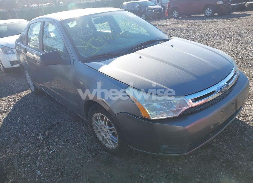 2010 Ford Focus SE (VIN 1FAHP3FN2AW213636) main photo